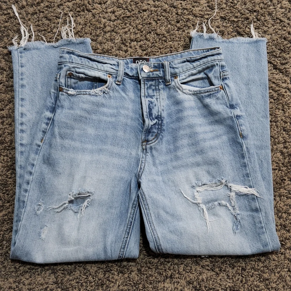 Urban Outfitters BDG Distressed Frayed Hem Denim Size 26 - Picture 1 of 10